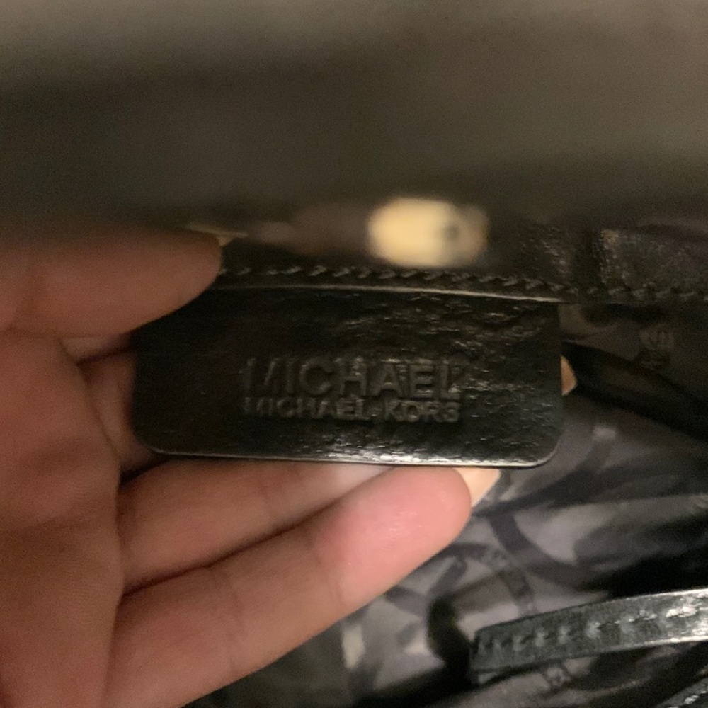 🎉 PRICE DROP!!! 🎉Authentic Michael Kors bag!🎉 - Picture 3 of 6